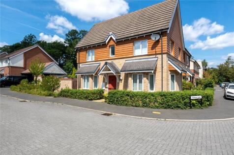 Welchman Court, Bletchley MK3 3 bed semi