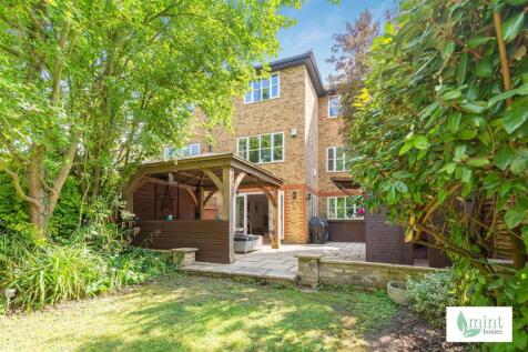 Hare Hill, Addlestone KT15 3 bed house for sale