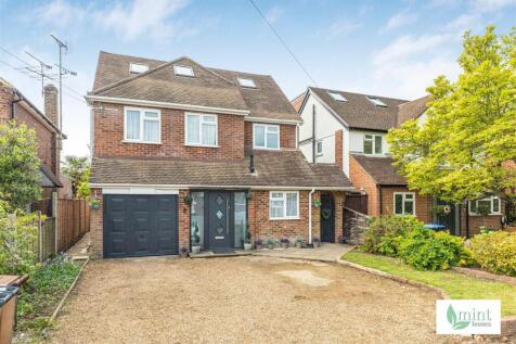 Pinewood Avenue, New Haw KT15 5 bed detached house for sale