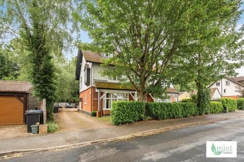 Highfield Road, West Byfleet KT14 1 bed apartment for sale