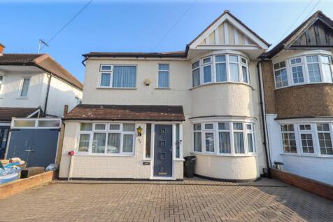 4 bedroom end of terrace house for sale
