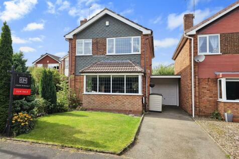 3 bedroom link detached house for sale