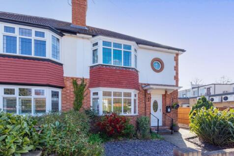 3 bedroom semi-detached house for sale