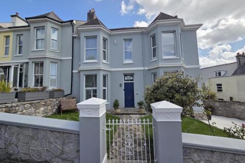 5 bedroom end of terrace house for sale