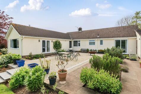 4 bedroom detached bungalow for sale