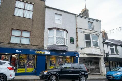 High Street, Llangefni LL77 3 bed flat for sale