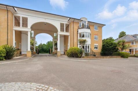 St. Davids Drive, Egham TW20 2 bed flat for sale