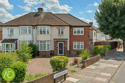 5 bedroom semi-detached house for sale