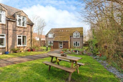 Thornton End, Alton GU34 1 bed apartment for sale