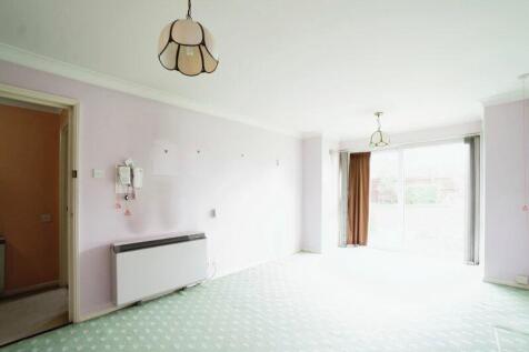 Spring Close, Dagenham RM8 1 bed flat for sale