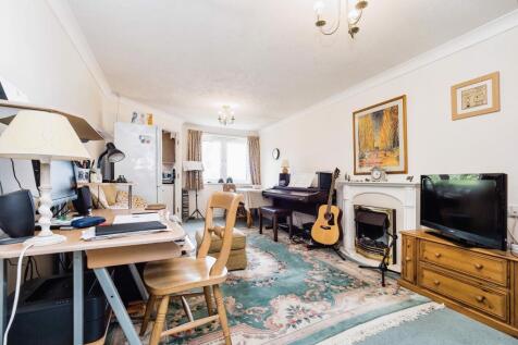 Heron Court, Ilford IG1 1 bed apartment for sale