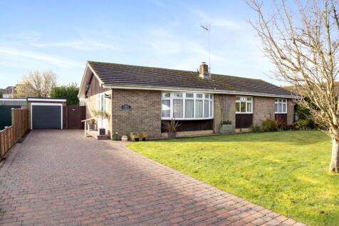 Hewitts, Henfield BN5 3 bed detached bungalow for sale