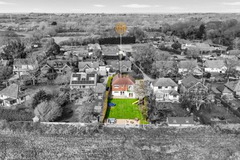 New Hall Lane, Henfield BN5 4 bed detached house for sale