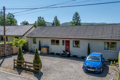3 bedroom semi-detached bungalow for sale