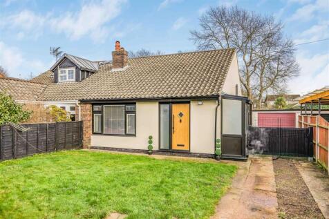 2 bedroom semi-detached bungalow for sale