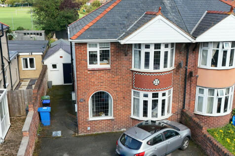 3 bedroom semi-detached house for sale