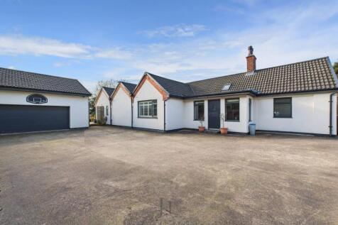 Howey Lane, Cheshire WA6 3 bed detached bungalow for sale