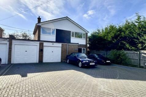 4 bedroom link detached house for sale