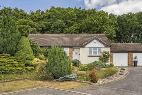 Hill View, Berkhamsted... 2 bed detached bungalow for sale
