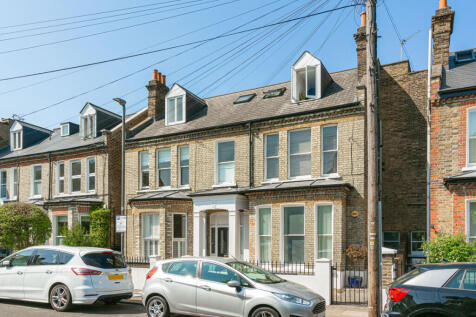 London SW12 3 bed flat for sale