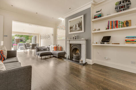 5 bedroom semi-detached house for sale