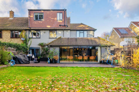 5 bedroom semi-detached house for sale