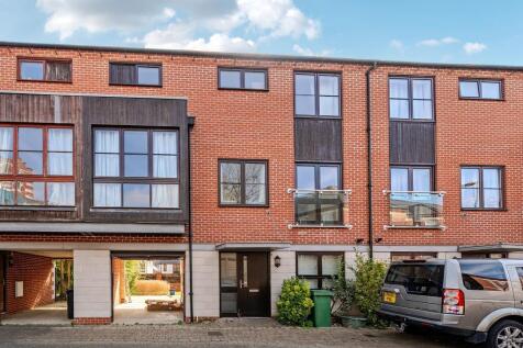 Basingstoke,  Hampshire,  RG24 3 bed terraced house for sale