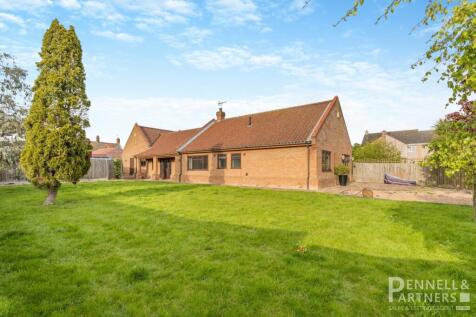 Briggate West, Peterborough PE7 3 bed detached bungalow for sale