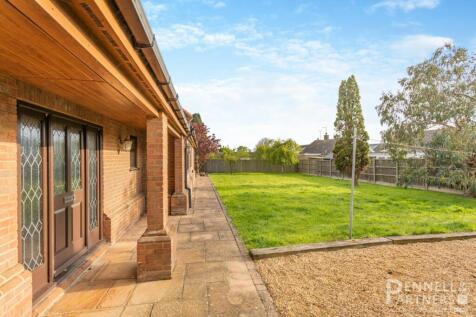 Briggate West, Peterborough PE7 3 bed detached bungalow for sale