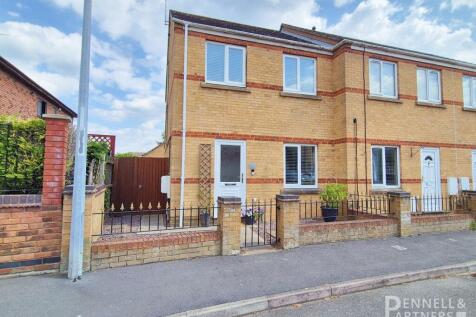 3 bedroom end of terrace house for sale