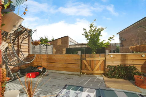 1 bedroom maisonette for sale