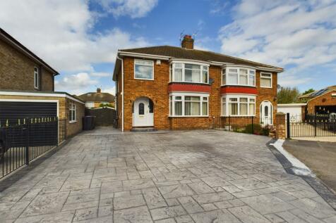 3 bedroom semi-detached house for sale