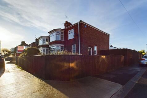 Farnborough Avenue, Acklam... 3 bed semi