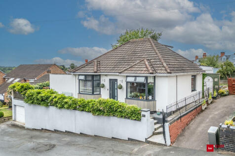 4 bedroom detached bungalow for sale