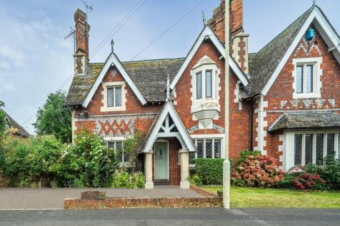 The Street, Tidmarsh, Berkshire 2 bed semi