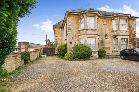 Beanacre Road, Melksham, Wiltshire 7 bed semi