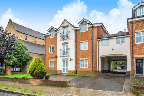 Uppingham Avenue, Stanmore, HA7 2 bed apartment for sale