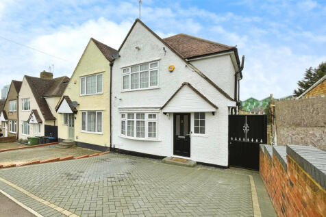 Lamsey Road, Hemel Hempstead, HP3 2 bed semi