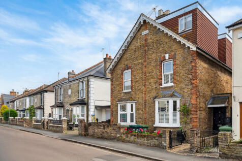 4 bedroom semi-detached house for sale
