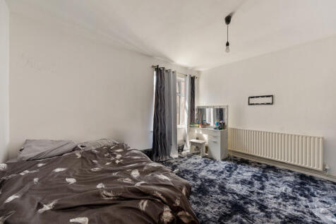 Cockfosters Road, Barnet, EN4 3 bed flat for sale