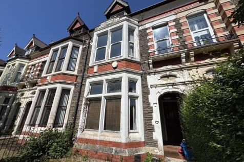 3 bedroom maisonette for sale