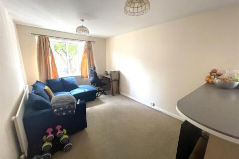 Flat 6 Stow Court 1 bed flat for sale