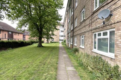35 Rushy House New Barn Avenue... 2 bed flat for sale