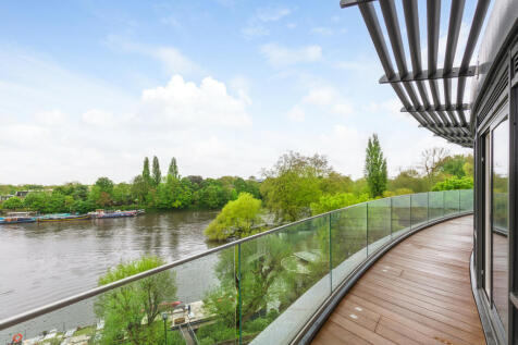 Brentford TW8 3 bed penthouse for sale