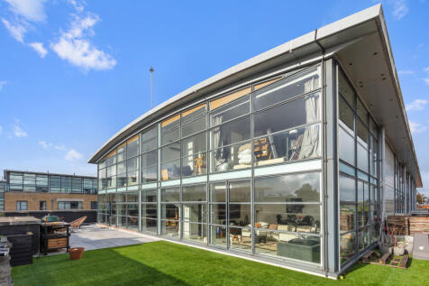 Brentford TW8 3 bed penthouse for sale