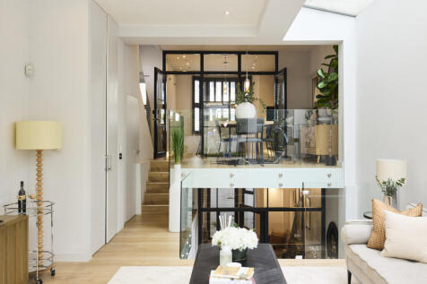 5 bedroom end of terrace house for sale