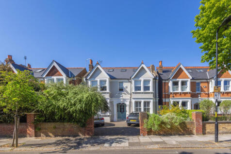 6 bedroom detached house for sale