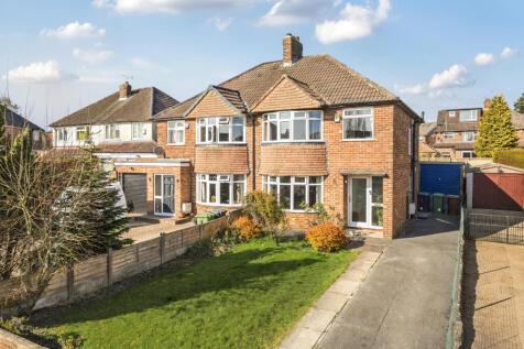 The Close, Alwoodley, Leeds, LS17 3 bed semi