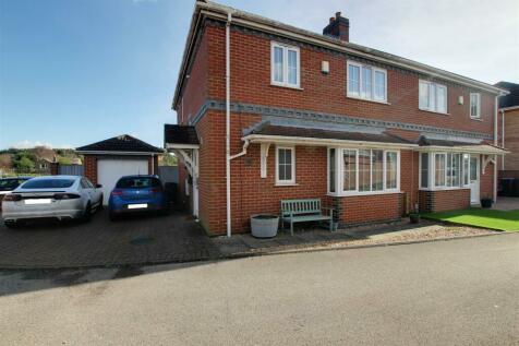 3 bedroom semi-detached house for sale