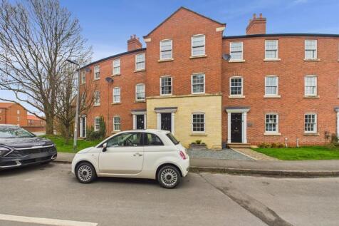 Old Dairy Yard, Louth LN11 4 bed terraced house for sale